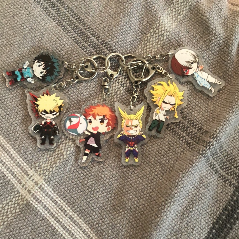 4 anime t-shirts and Accessories - Picture 9 of 16